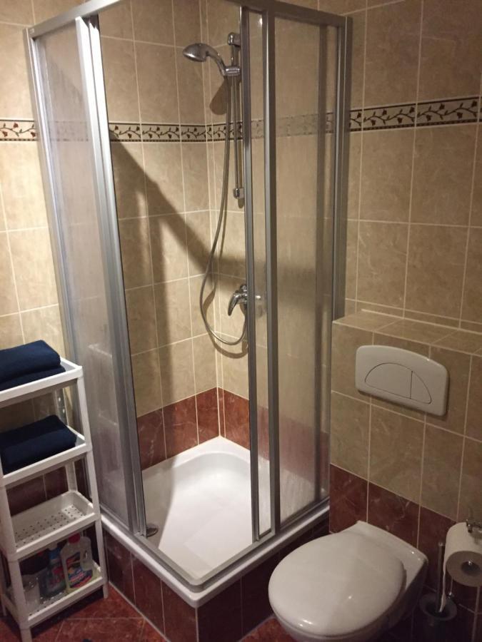 Ferienwohnung Am Holzwurm Риза Екстериор снимка